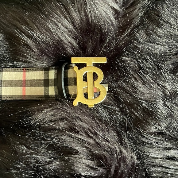 Burberry belt! Worn 4 times great condition! - Picture 1 of 3